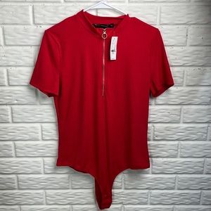 NEW YORK & COMPANY RED THONG BODYSUIT SHORT SLEEVE GOLD ZIPPER size L NWT